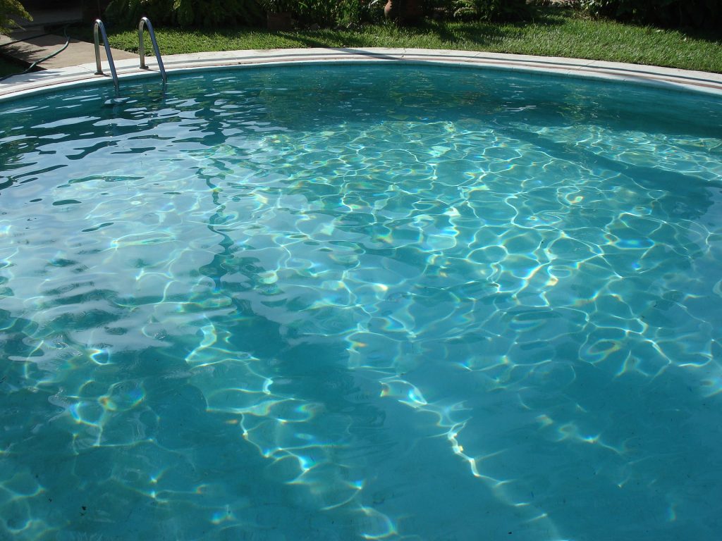 Wat zijn de voordelen van een zwembad in de tuin?